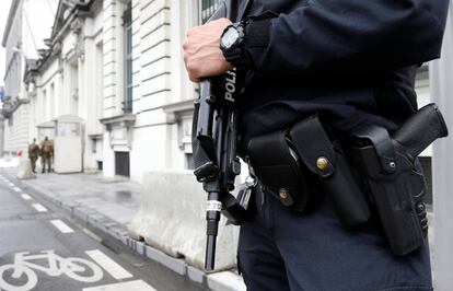 Un policía belga en Bruselas.