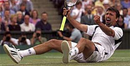 Ivanisevic celebra su victoria de ayer sobre el británico Tim Henman.