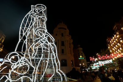 Encendido de la iluminación navideña en la Gran Vía, el 28 de noviembre.  El Ayuntamiento de Madrid ha invertido 5,3 millones de euros en iluminar la ciudad para estas fiestas.
