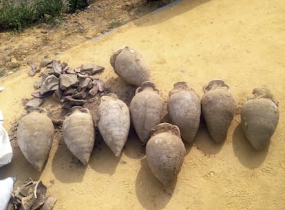 Ánforas romanas halladas en 2016 en el parque de El Zaudín, en Tomares. 