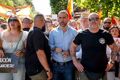 Hundreds of people protest in Madrid against Sánchez's “corrupt government” in a march marked by the indictment of Zapatero | Spain