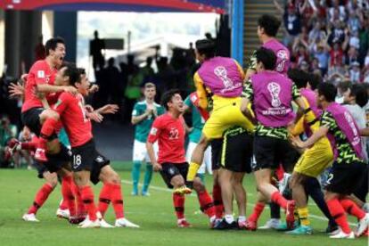 Los jugadores surcoreanos celebran el 1-0 ante Alemania.