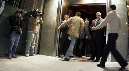 Entrada de clientes en la reapertura de la discoteca Alcal&aacute; 20 el 30 de noviembre de 2005.