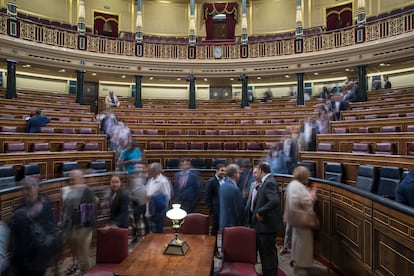 Diputados en el hemiciclo del Congreso, tras un pleno en septiembre de 2019.