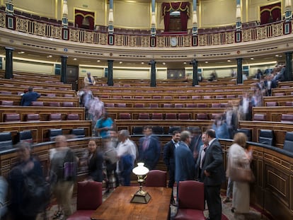 Diputados en el hemiciclo del Congreso, tras un pleno en septiembre de 2019.