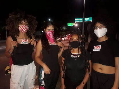 Tainah Andrade e suas três amigas foram enquadradas quatro vezes no caminho e durante o ato.