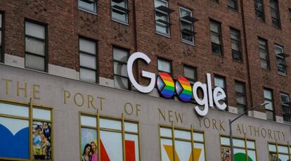 Logo de Google con la bandera LGBTI en Nueva York