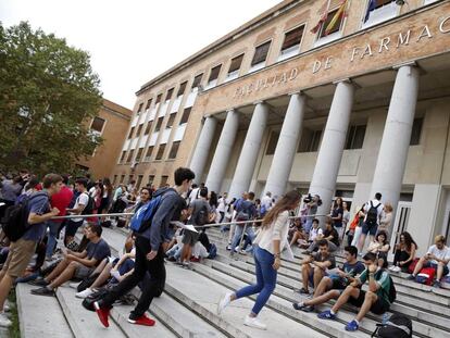 Alumnos de la convocatoria de selectividad de septiembre, en la Universidad Complutense de Madrid. 