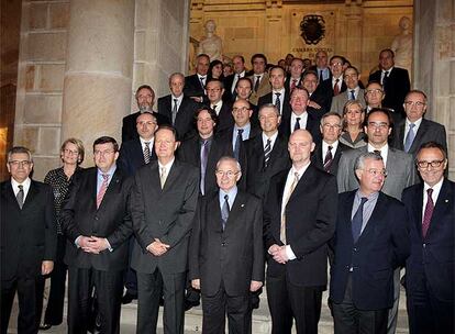 Los nuevos propitetarios de Spanair, posando antes de la cena de celebración de la compra de Spanair.