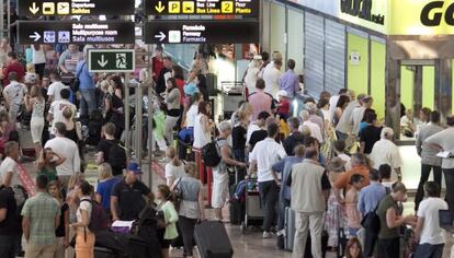 Pasajeros en el aeropuerto de Alicante en una imagen de archivo.