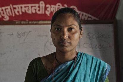 Sanat Kiskur dirige una pequeña cooperativa de mujeres santhal para conseguir mejorar su estatus social y que se valgan por sí mismas para crear ingresos.