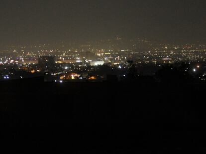 Vista general del Valle de Toluca con diversas colonias sin luz, en Estado de México, el 8 de mayo de 2024.