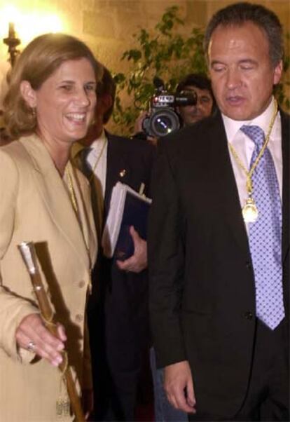 Pedro Pacheco, junto a la alcaldesa de Jerez, María José García Pelayo.