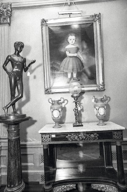Algunas de las antigüedades que decoraban la casa de Warhol y que se subastaron en Sotheby’s en 1988: estas son imágenes de aquel catálogo.