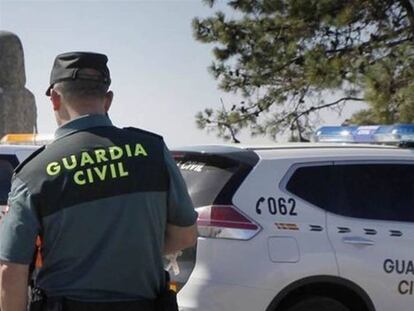 Agentes de la Guardia Civil en el marco de una operación policial, en una imagen de archivo.