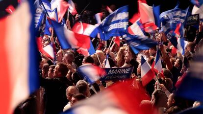 Partidarios de Marine Le Pen durante el mítin del pasado día 17 en Paris.
