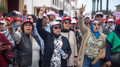 Manifestantes marroquíes de distintos sindicatos asisten a una protesta para conmemorar el Día Internacional de los Trabajadores, este miércoles, en Rabat, Marruecos.  