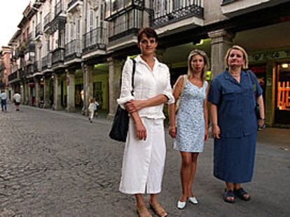 Anna Kepa, Anna Violeta Jurczak y Barbara Kurasz, días atrás en la plaza de Cervantes de Alcalá de Henares.