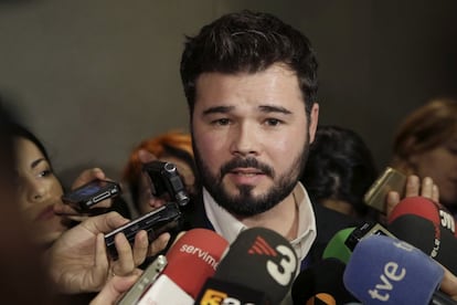 El portavoz parlamentario de ERC en el Congreso, Gabriel Rufián, en una rueda de prensa en el Congreso.