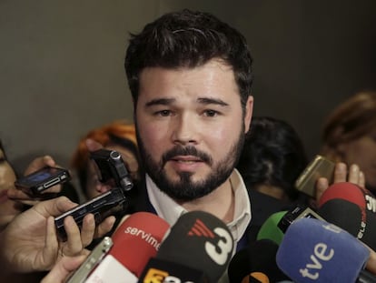 El portavoz parlamentario de ERC en el Congreso, Gabriel Rufián, en una rueda de prensa en el Congreso.