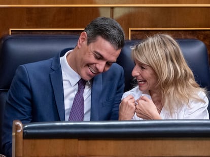 El presidente de Gobierno, Pedro Sánchez, y la vicepresidenta Yolanda Diaz, en el Congreso, el 24 de enero.