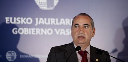 El consejero de Vivienda, Iñaki Arriola, en la rueda de prensa tras la reunión del Consejo de Gobierno.