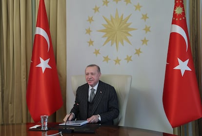 El presidente turco, Recep Tayyip Erdogan, en una videoconferencia este viernes con la presidenta de la Comisión Europea, Ursula von der Leyen.