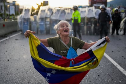 Por la tarde, la policía bloqueó el paso de varias columnas de manifestantes que se movían de este hacia el oeste de Caracas. 