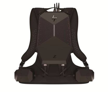 Esta es la mochila que permite llevar este PC de sobremesa encendido en cualquier situación