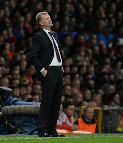 El director técnico del Manchester United, David Moyes, reacciona hoy, miércoles 19 de marzo de 2014, durante el partido de vuelta de octavos de final de la Liga de Campeones de la UEFA.