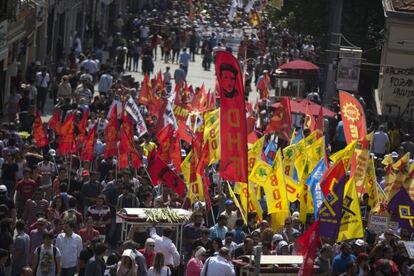 Los manifestantes segu&iacute;an este martes con sus protestas en la plaza Taksim, en Estambul. 