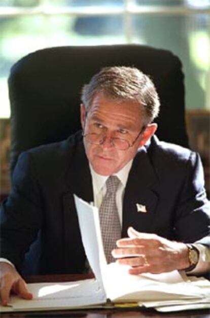 El presidente George Bush, en el Despacho Oval.