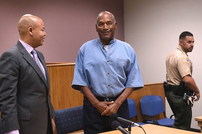 O. J. Simpson e seu advogado, nesta quinta-feira.