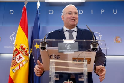 El portavoz del PP en el Congreso de los Diputados, Miguel Tellado, durante la rueda de prensa de este lunes tras su reunin con el presidente de CSIF, Miguel Borra, en el Congreso de los Diputados.