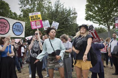 Protesta contra Trump frente a la Embajada de EE UU en Londres, este jueves.