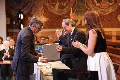 Quim Torra atorga la Creu de Sant Jordi a Carles Salvadó, president de puntCAT.