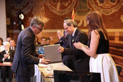 Quim Torra otorga la Creu de Sant Jordi a Carles Salvadó, presidente de puntCAT.