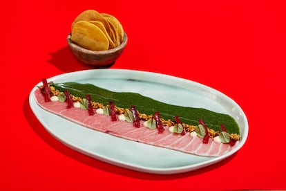 Ventresca de atún rojo a la talla con tostadas de maíz, de StreetXO Dubái. Imagen proporcionada por el restaurante.