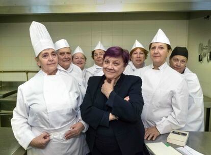 The Lideresas recreate the photo of Spanish chef Fernando Adriá and his crew of chefs.