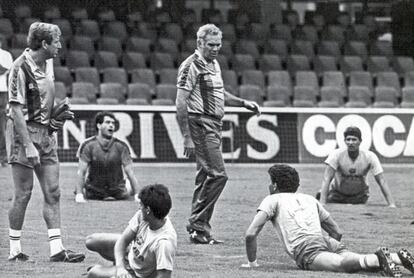 Luis Aragonés, junto a Carlos Rexach, en su etapa como entrenador del Barça en la temporada 1987-88.