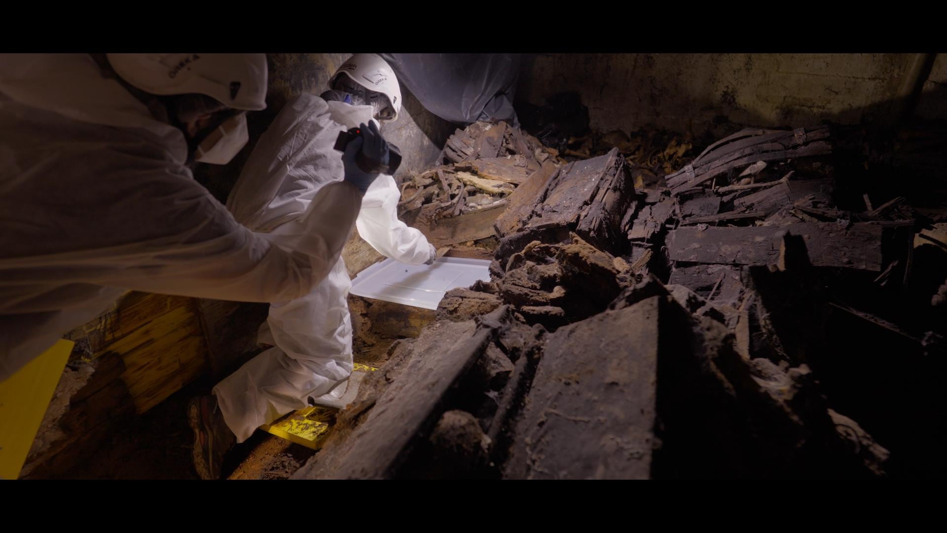 RTVE, el primer medio que accede a las criptas de Cuelgamuros para narrar en un documental la exhumación de víctimas de la Guerra Civil
