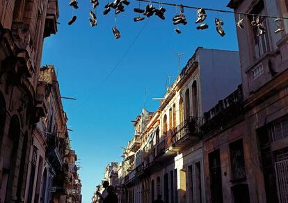 Panorámica de una calle de La Habana.