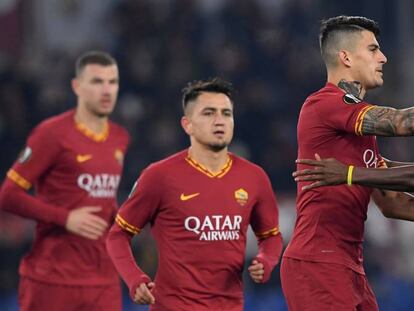 Jugadores de AS Roma celebran un gol en un reciente partido en el Estadio Olímpico de Roma. 