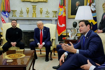 De izquierda a derecha, el presidente de Ucrania, Volodmir Zelenski, su homlogo estadounidense, Donald Trump y el Secretario de Estado de EE UU, Marco Rubio, el viernes en la Casa Blanca.