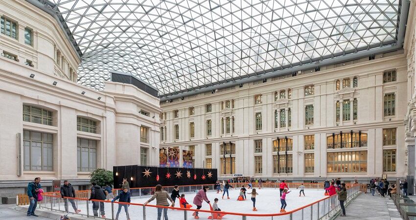 Pista de hielo en la Galería de Cristal del Palacio de Cibeles, la pasada navidad.