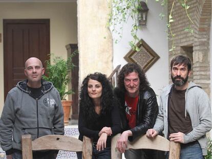De izquierda a derecha, Germán Coppini, Rosario Villajos, Patacho Recio y Fran Nixon, ayer poco antes de su actuación en Córdoba.