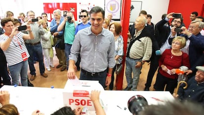Pedro Sánchez votando el pasado domingo en la Agrupación de Pozuelo.