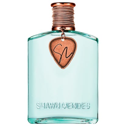 Signature, de Shawn Mendes. El cantante pop del momento lanza su propia fragancia unisex, con notas amaderadas y florales. 49,95 euros/ 100 ml.