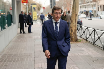 El alcalde de Madrid, José Luis Martínez-Almeida, a su llegada a la inauguración de la nueva sede del Colegio de Registradores de España.