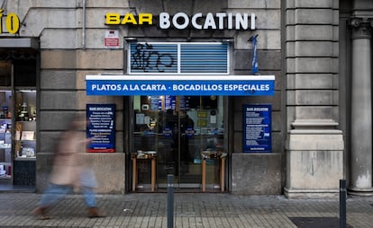La façana del bar Bocatini de la Gran Via.
